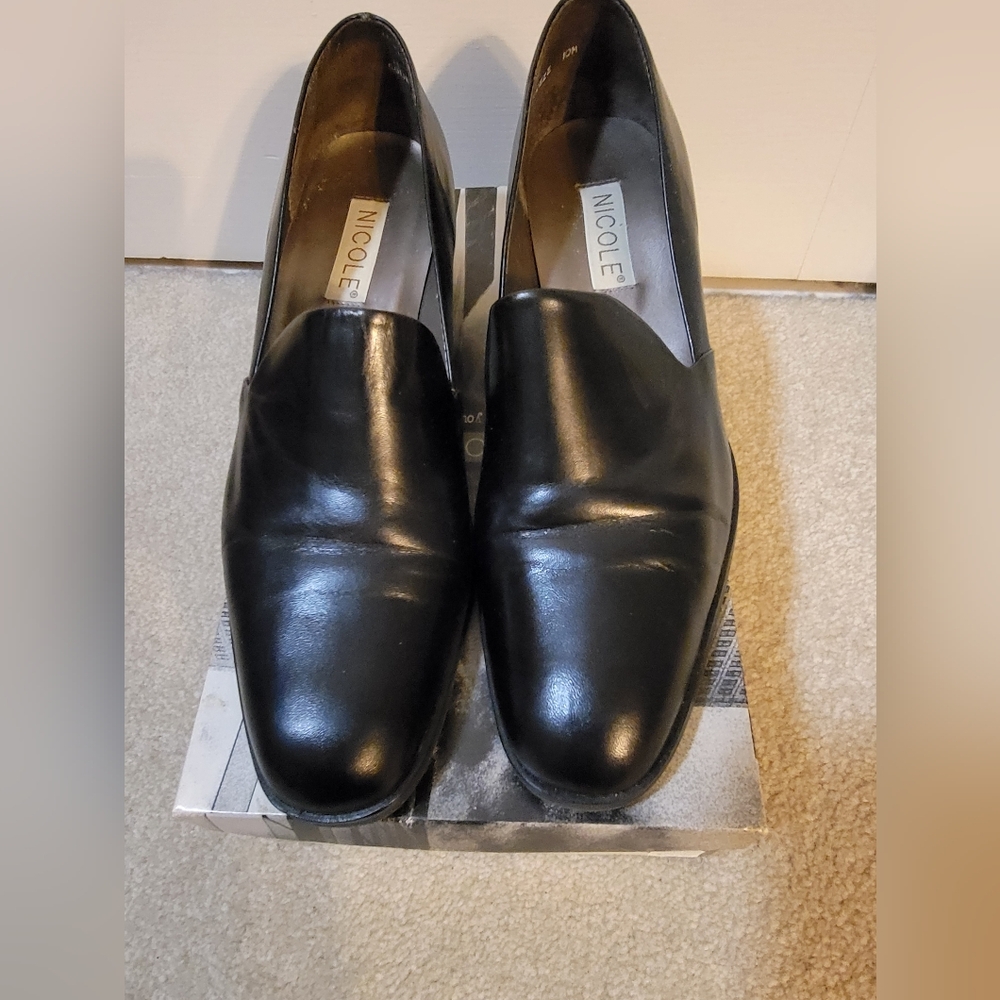 Nicole Women's Classic Black Leather Loafers Size 10M EUC